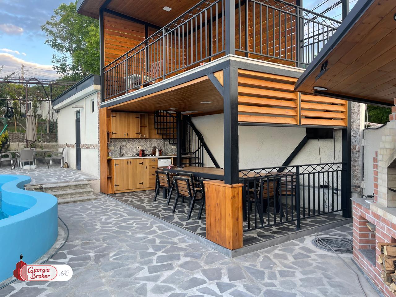 nearly repaired 10-room house for rent